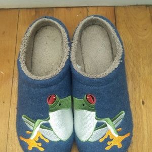 ll bean frog slippers